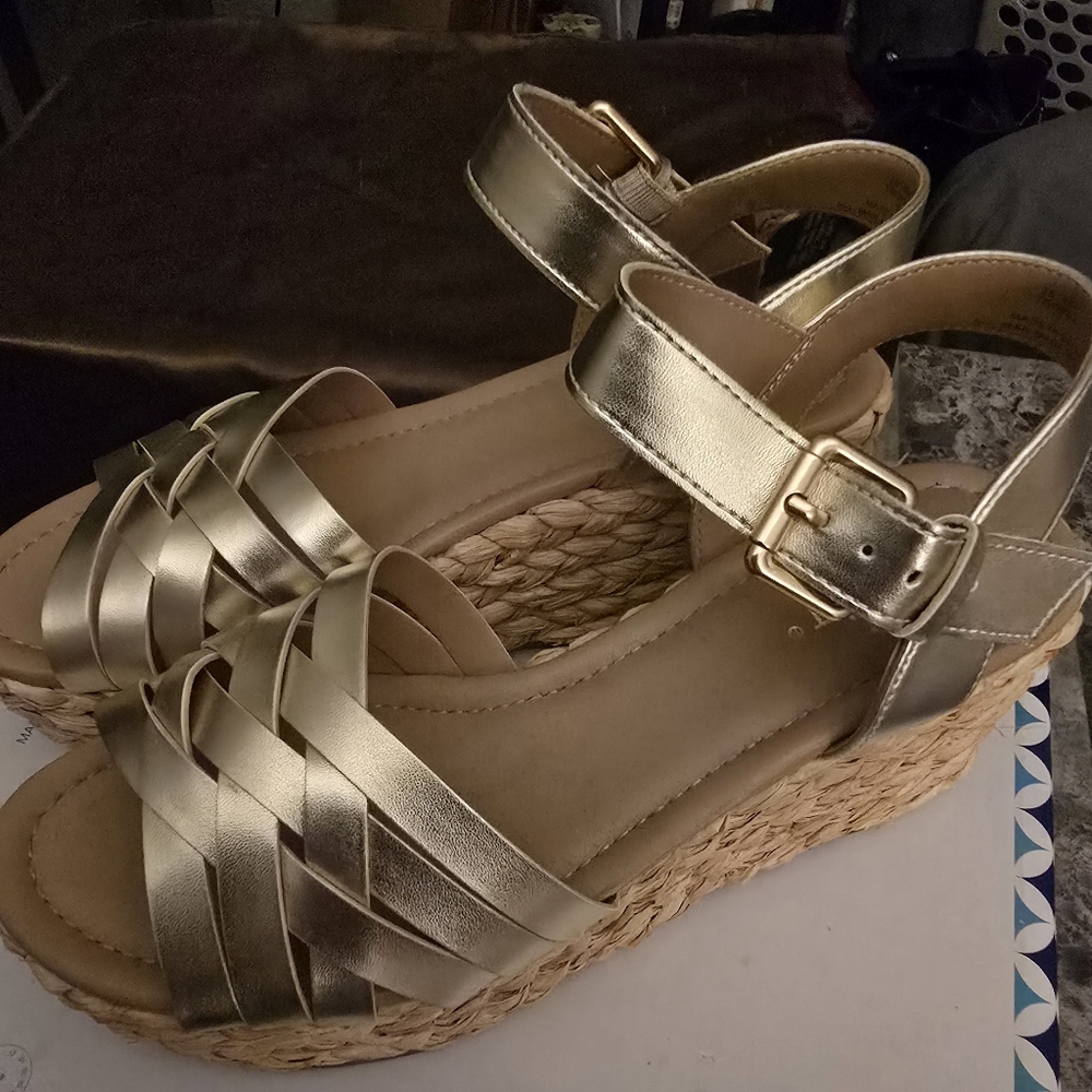 Limelight Tropez Gold Sandal Sise 7 women's